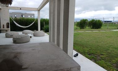 CASA VENTA  BARRIO SAN SEBASTIÁN AREA 8