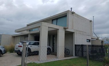 CASA VENTA  BARRIO SAN SEBASTIÁN AREA 8