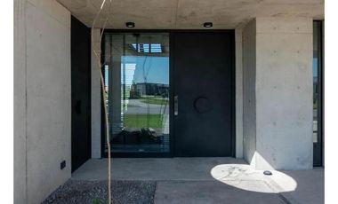 CASA VENTA  BARRIO SAN SEBASTIÁN AREA 8