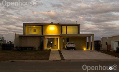 CASA VENTA  BARRIO SAN SEBASTIÁN AREA 8