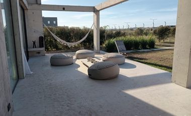 CASA VENTA  BARRIO SAN SEBASTIÁN AREA 8