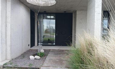 CASA VENTA  BARRIO SAN SEBASTIÁN AREA 8