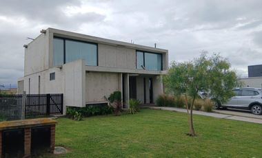 CASA VENTA  BARRIO SAN SEBASTIÁN AREA 8