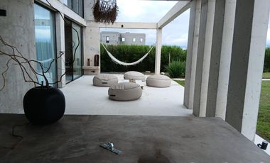 CASA VENTA  BARRIO SAN SEBASTIÁN AREA 8