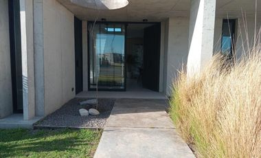 CASA VENTA  BARRIO SAN SEBASTIÁN AREA 8