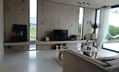 CASA VENTA  BARRIO SAN SEBASTIÁN AREA 8