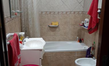 PH en venta - 3 Dormitorios 1 Baño - 243Mts2 - Sarandí