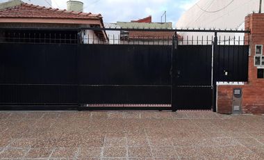 PH en venta - 3 Dormitorios 1 Baño - 243Mts2 - Sarandí