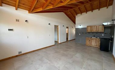 Casa en venta - 2 Dormitorios 1 Baño - Cochera - 125Mts2 - El Bolsón