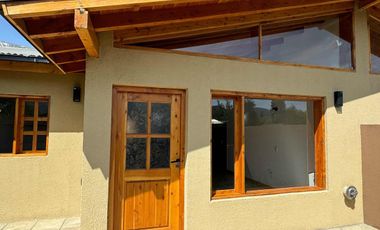 Casa en venta - 2 Dormitorios 1 Baño - Cochera - 125Mts2 - El Bolsón