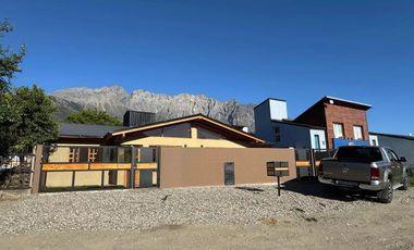 Casa en venta - 2 Dormitorios 1 Baño - Cochera - 125Mts2 - El Bolsón