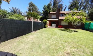 Casa en venta - 5 Dormitorios 4 Baños - Cochera - 430Mts2 - Mar del Plata