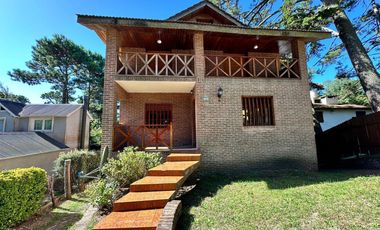 Casa en venta - 4 Dormitorios 2 Baños - Valeria del Mar