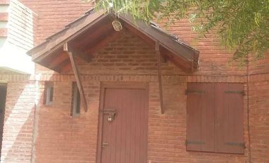 Triplex en venta - 6 Dormitorios 7 Baños - Cochera - 220Mts2 - Nueva Atlantis