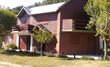 Triplex en venta - 6 Dormitorios 7 Baños - Cochera - 220Mts2 - Nueva Atlantis