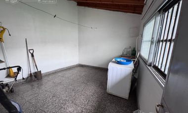 VENTA Casa con Galpón y Parque J. L. Suarez 2500 - Mataderos