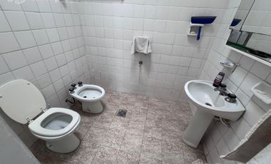 VENTA Casa con Galpón y Parque J. L. Suarez 2500 - Mataderos