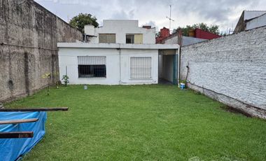 VENTA Casa con Galpón y Parque J. L. Suarez 2500 - Mataderos