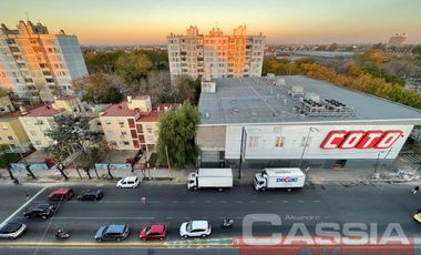IMPECABLE DEPTO. 3 AMBIENTES EN 8VO PISO AL FRENTE BALCON CORRIDO FRENTE A ESTACION R.ESCALADA