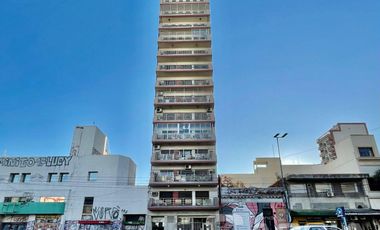 IMPECABLE DEPTO. 3 AMBIENTES EN 8VO PISO AL FRENTE BALCON CORRIDO FRENTE A ESTACION R.ESCALADA