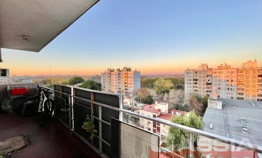 IMPECABLE DEPTO. 3 AMBIENTES EN 8VO PISO AL FRENTE BALCON CORRIDO FRENTE A ESTACION R.ESCALADA