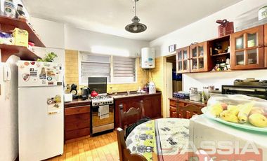 IMPECABLE DEPTO. 3 AMBIENTES EN 8VO PISO AL FRENTE BALCON CORRIDO FRENTE A ESTACION R.ESCALADA