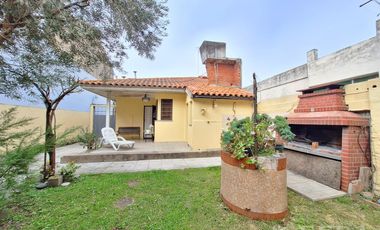 Venta casa de 2 ambientes con patio y quincho en Wilde