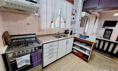 Venta casa de 2 ambientes con patio y quincho en Wilde