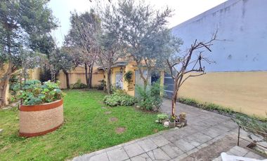 Venta casa de 2 ambientes con patio y quincho en Wilde