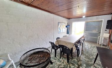 Venta casa de 2 ambientes con patio y quincho en Wilde