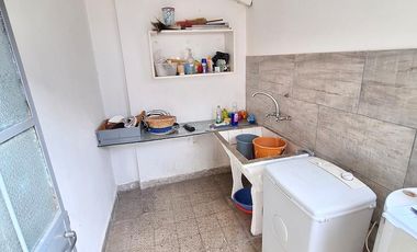Venta casa de 2 ambientes con patio y quincho en Wilde