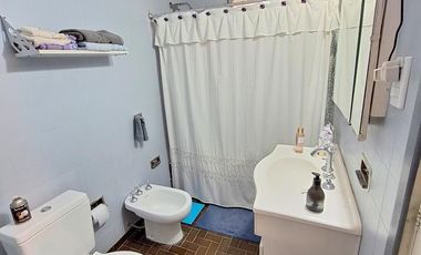 Venta casa de 2 ambientes con patio y quincho en Wilde