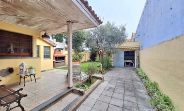 Venta casa de 2 ambientes con patio y quincho en Wilde