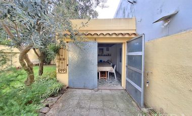 Venta casa de 2 ambientes con patio y quincho en Wilde