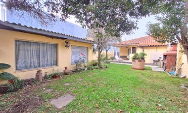 Venta casa de 2 ambientes con patio y quincho en Wilde