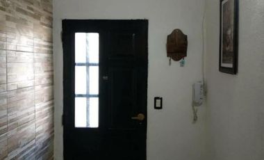 Casa en venta - 2 Dormitorios 1 Baño - Cocheras - 210Mts2 - Caseros