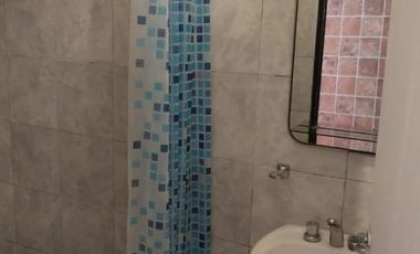 Casa en venta - 2 Dormitorios 1 Baño - Cocheras - 210Mts2 - Caseros