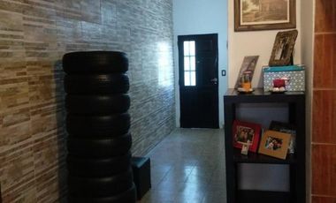 Casa en venta - 2 Dormitorios 1 Baño - Cocheras - 210Mts2 - Caseros