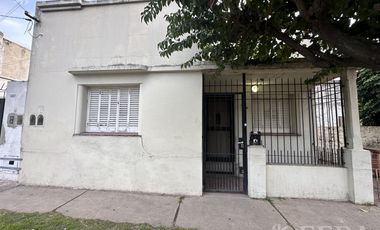 Venta PH 3 ambientes con patio en Bernal Oeste