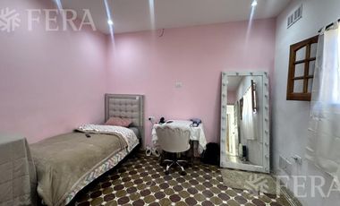 Venta PH 3 ambientes con patio en Bernal Oeste