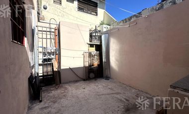 Venta PH 3 ambientes con patio en Bernal Oeste
