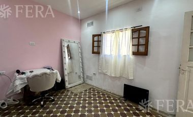 Venta PH 3 ambientes con patio en Bernal Oeste