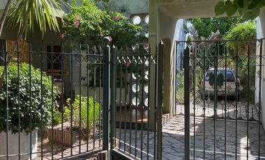 Casa tipo Americana 3 dormitorios cochera y parque!