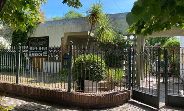 Casa tipo Americana 3 dormitorios cochera y parque!