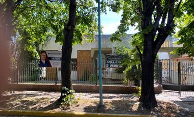 Casa tipo Americana 3 dormitorios cochera y parque!