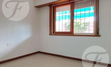 Casa en venta en Miramar | PH 3 ambientes - patio, parrilla y garage | Permuta por casa en San Pedro