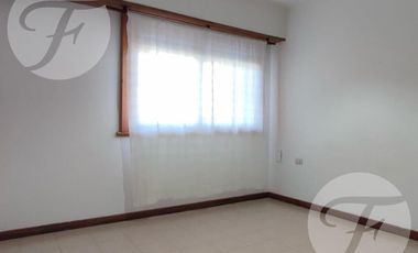 Casa en venta en Miramar | PH 3 ambientes - patio, parrilla y garage | Permuta por casa en San Pedro