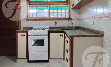 Casa en venta en Miramar | PH 3 ambientes - patio, parrilla y garage | Permuta por casa en San Pedro