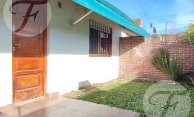 Casa en venta en Miramar | PH 3 ambientes - patio, parrilla y garage | Permuta por casa en San Pedro