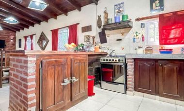 Casa en venta - 3 Dormitorios 2 Baños - Local - 4662Mts2 - Ensenada